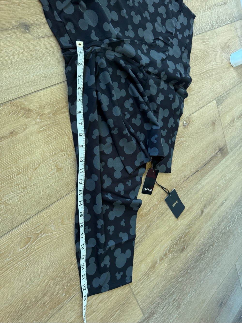 TORRID DISNEY MICKEY HEAD CROP LEGGINGS SIZE 4X new with tags - Picture 3 of 7